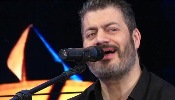 Το νέο τραγούδι του Μανώλη Κονταρού [Bίντεο]