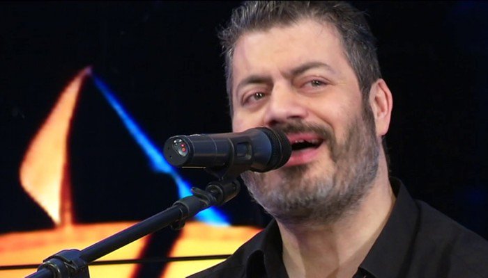 Το νέο τραγούδι του Μανώλη Κονταρού [Bίντεο]