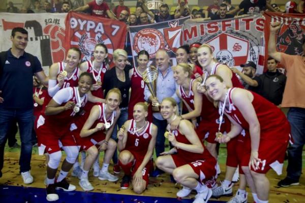 Αήττητος και νταμπλούχος ο Ολυμπιακός