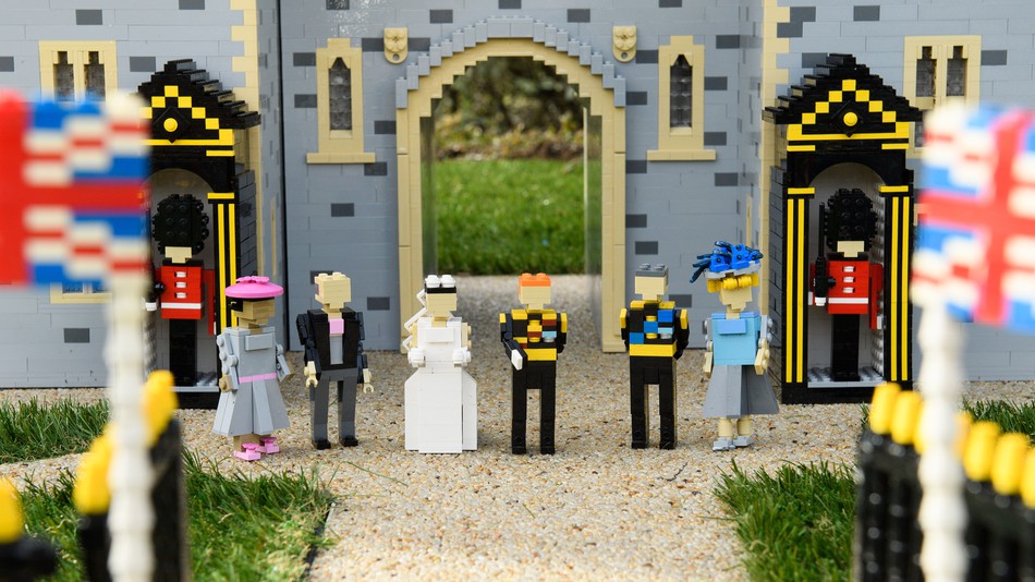 Ο βασιλικός γάμος σε μινιατούρα από τη Lego [Εικόνες]