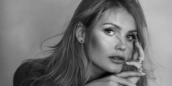 Μοντέλο με γαλάζιο αίμα