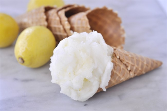 Φτιάξτε σορμπέ λεμόνι με δύο υλικά