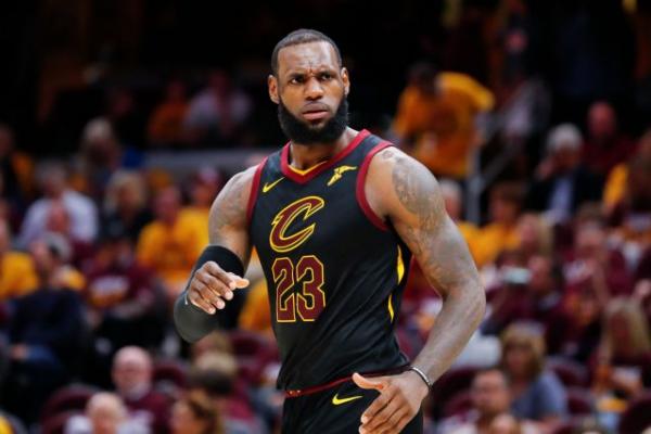 Οι «Καβς» διέλυσαν τους Σέλτικς με 116-86, κορυφαίος ο Λεμπρόν