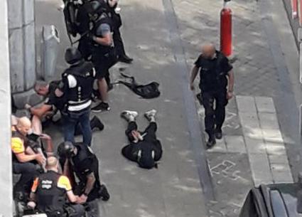 Λιέγη: Συγκλονιστικό βίντεο τη στιγμή που οι αστυνομικοί σκοτώνουν τον δράστη