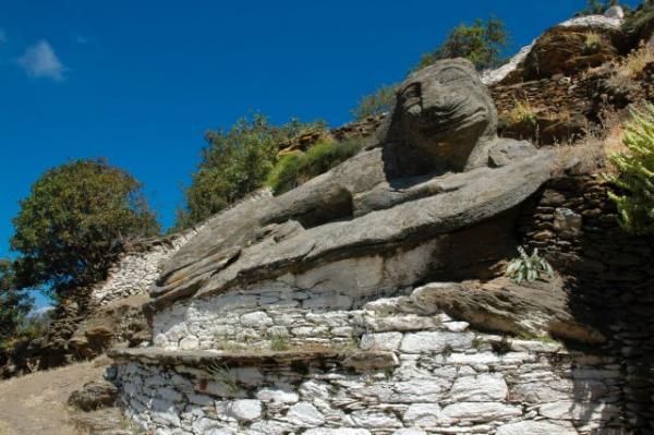 Της Τζιας τα μονοπάτια ο Λιόντας τα φυλάει