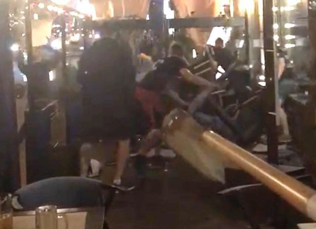 Αιματηρή επίθεση δέχθηκαν φίλαθλοι της Λίβερπουλ στο Κίεβο [Εικόνες]