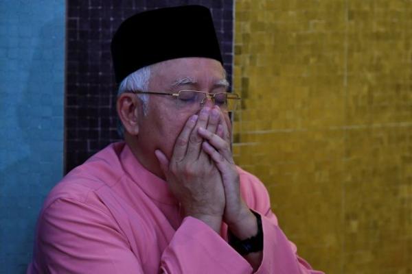 Μαλαισία: Ο απερχόμενος πρωθυπουργός θα συμβιβαστεί με την απαγόρευση εξόδου από τη χώρα