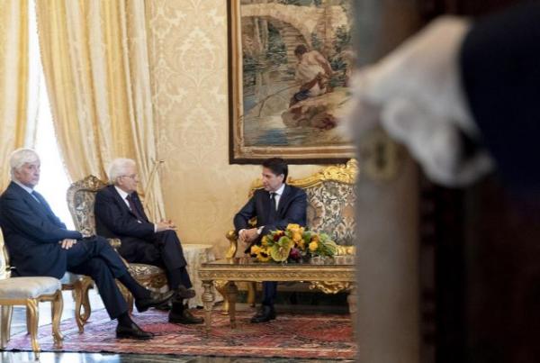 Σε πολιτικό αδιέξοδο η Ιταλία, κυβέρνηση τεχνοκρατών επιχειρεί ο Ματαρέλα