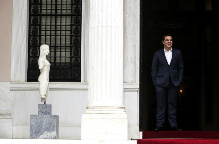 Μαξίμου: Καταλαβαίνουμε τη δύσκολη θέση του κ. Μητσοτάκη