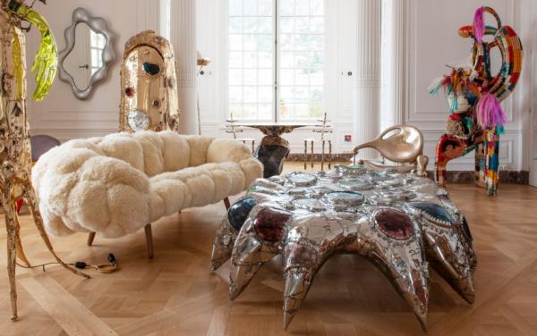 Έπιπλα λάμπουν σαν κοσμήματα