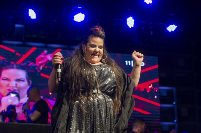 Δεν άντεξε και έκανε την… κότα ο Νετανιάχου μαζί με τη Νέτα