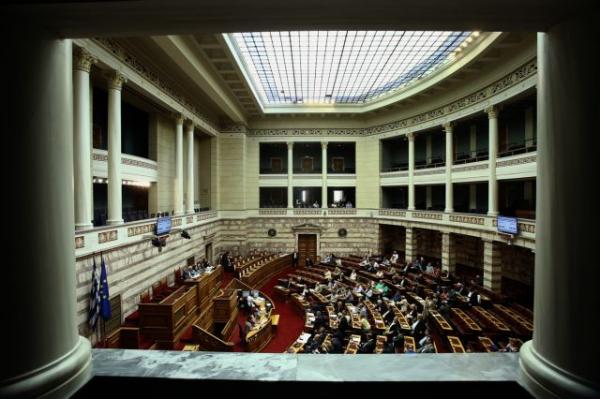 Διαταράσσει την ισορροπία στην κυβέρνηση το επίμαχο άρθρο για την αναδοχή