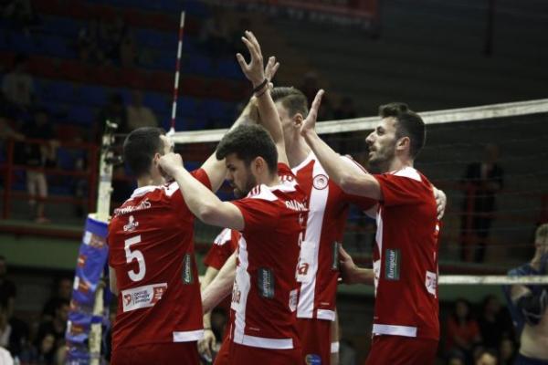 Livescore: Ολυμπιακός – ΠΑΟΚ (3-0 σετ) στον 3ο τελικό