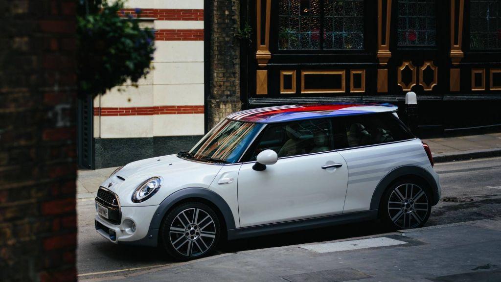 Ένα «βασιλικό» MINI για καλό σκοπό