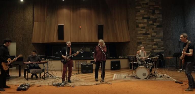 Παυλίδης και Αγγελάκας μαζί -για πρώτη φορά- σε νέο τραγούδι [Βίντεο]