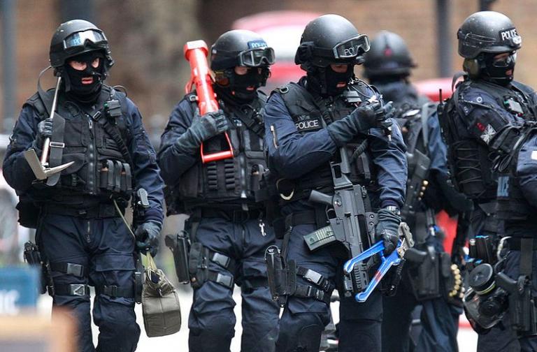 Βρετανία: 17χρονος έπεσε νεκρός από σφαίρα στο νότιο Λονδίνο