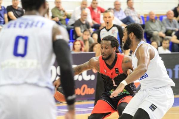 Πόσλεϊ και Κάρσον έξαλλοι με τη διοίκηση του Κόροιβου