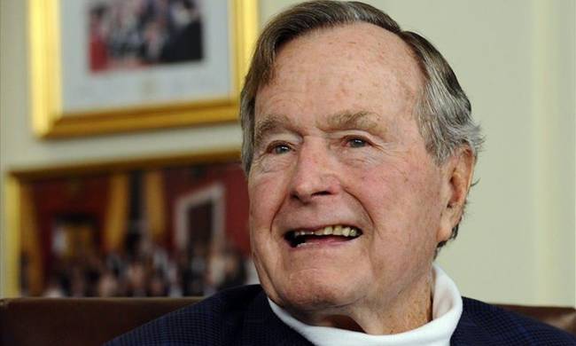 ΗΠΑ: Εξιτήριο έλαβε ο πρώην πρόεδρος Τζορτζ Μπους ο πρεσβύτερος