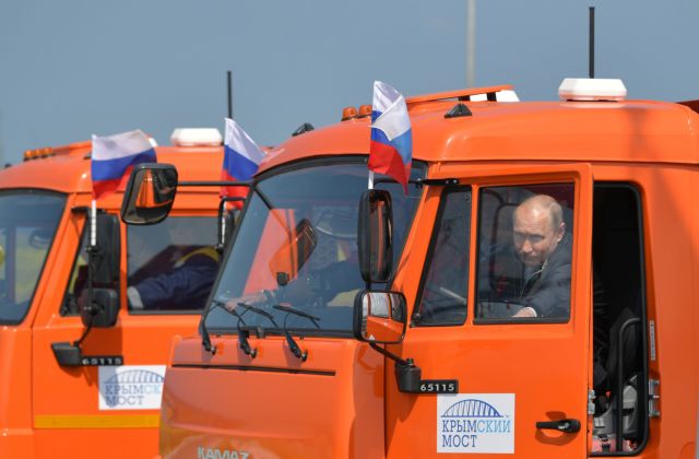 Σε ρόλο... φορτηγατζή ο Βλαντίμιρ Πούτιν [Βίντεο]