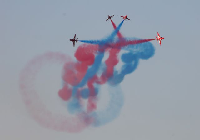 Αεροπορική επίδειξη κατά την επίσκεψη του Κάρολου στον Φλοίσβο
