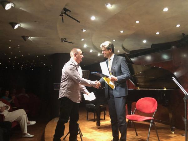 Βράβευση του συνθέτη George Tsontakis από τον πρόεδρο της Ευρωπαϊκής Κίνησης Μιχάλη Αγγελόπουλο