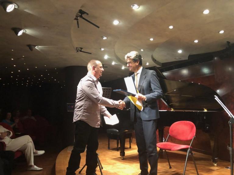 Βράβευση του συνθέτη George Tsontakis από τον πρόεδρο της Ευρωπαϊκής Κίνησης Μιχάλη Αγγελόπουλο