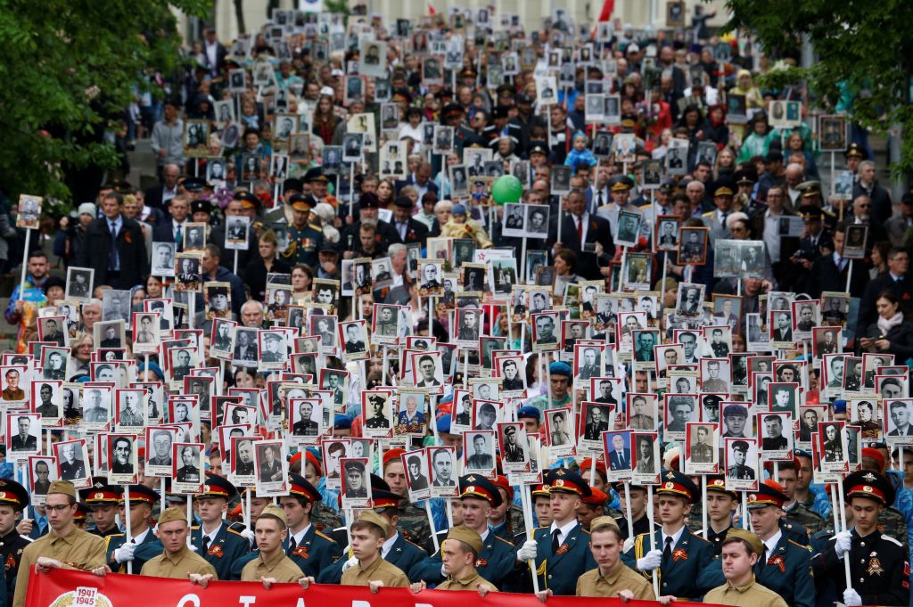 Πανηγυρισμοί και παρελάσεις στη Ρωσία για την Ημέρα της Νίκης