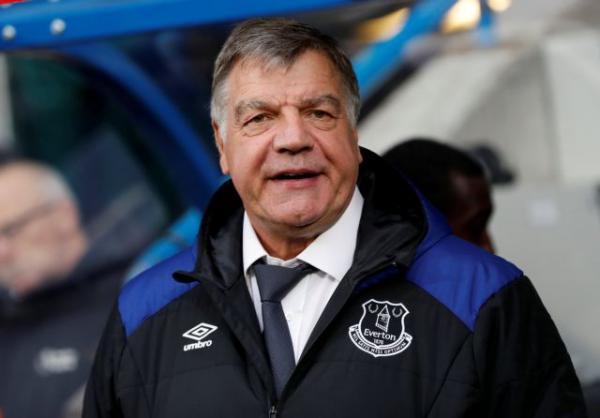 Τέλος ο Άλαρνταϊς από την Έβερτον, φαβορί ο Μάρκο Σίλβα