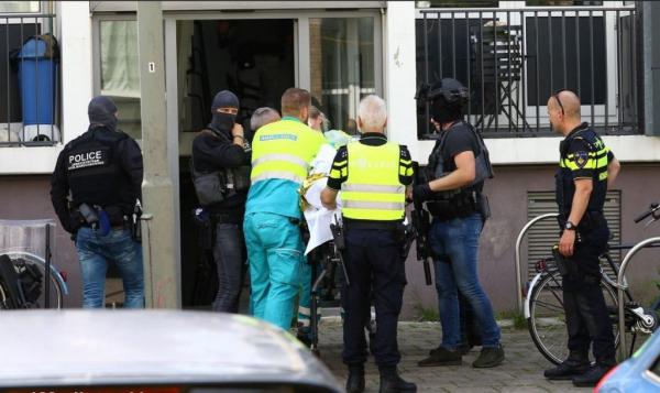 Ολλανδία: Αστυνομικοί «εξουδετέρωσαν» άνδρα που κρατούσε τσεκούρι