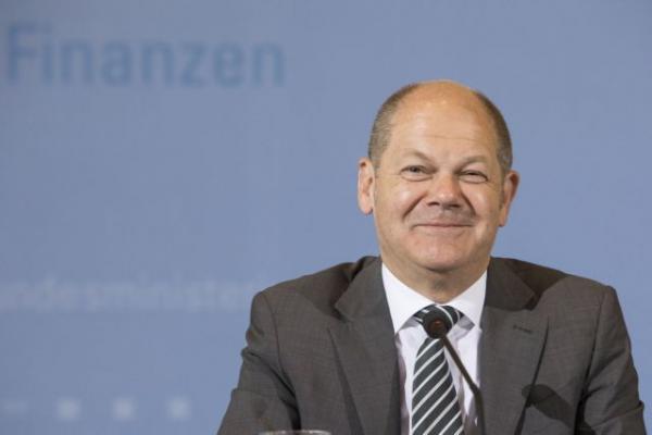 Radio silence on Greek debt, credit line from German finance ministry