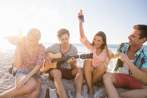 Να κάνω διακοπές με το σύντροφο και την παρέα του;