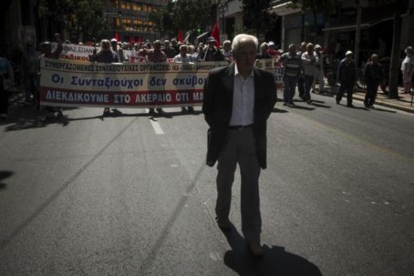 Έρχεται «μαχαίρι» και στις συντάξεις των 480 ευρώ