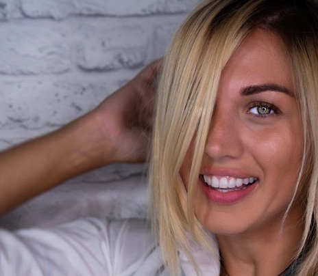 Η Κωνσταντίνα Σπυροπούλου απολαμβάνει τον ήλιο της Μυκόνου