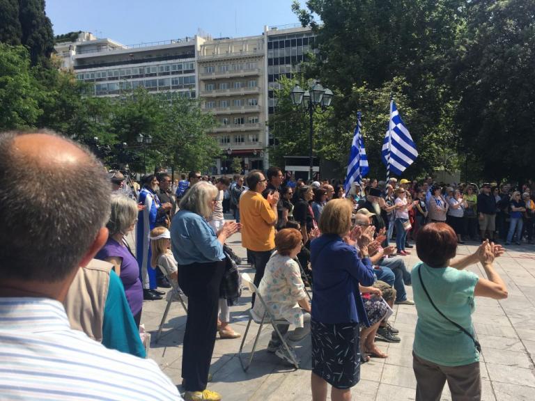 Συγκέντρωση για τους δύο στρατιωτικούς στο Σύνταγμα [Εικόνες]