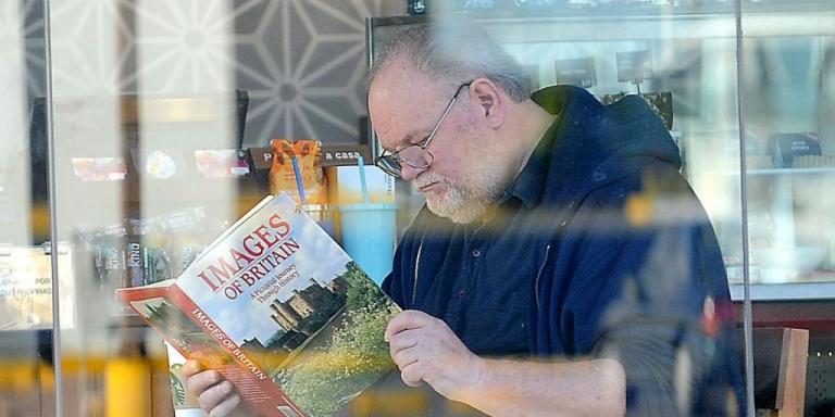 Αλαλούμ με τον πατέρα της Μέγκαν Μαρκλ: Δεν πάει στον γάμο, αλλά για… άσχετο λόγο