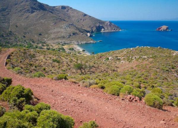 Τήλος, η γαλήνη και η αγριάδα του Νότιου Αιγαίου