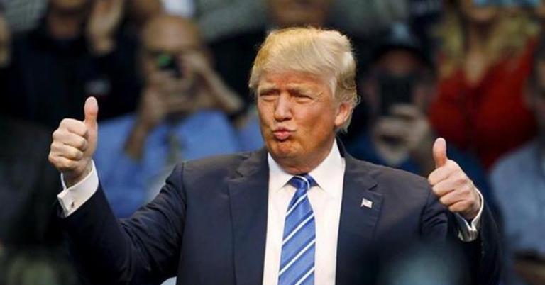 Αργά αλλά σταθερά ο Τραμπ «κερδίζει» τους Αμερικάνους