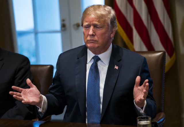 Ο Τραμπ παραδέχθηκε ότι έδωσε 100.000 δολάρια στον δικηγόρο του