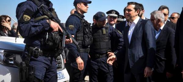 Με ανάπτυξη και ΜΑΤ ο Τσίπρας στη Λέσβο