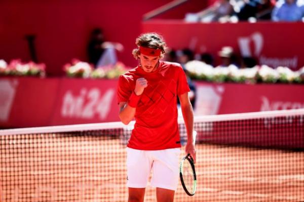 Ο Ταμπερνέρ στο δρόμο του Τσιτσιπά στον 1ο γύρο του Ρολάν Γκαρός