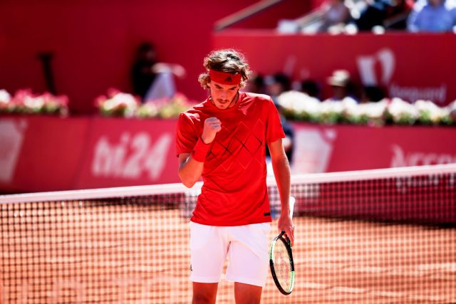 Ο Ταμπερνέρ στο δρόμο του Τσιτσιπά στον 1ο γύρο του Ρολάν Γκαρός