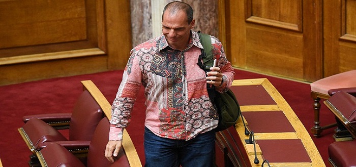 Οταν το dress code της Βουλής είναι για την… παραλία