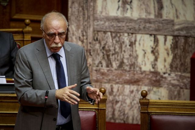 Βίτσας: Πολιτική αποσυμπίεσης των νησιών από το προσφυγικό