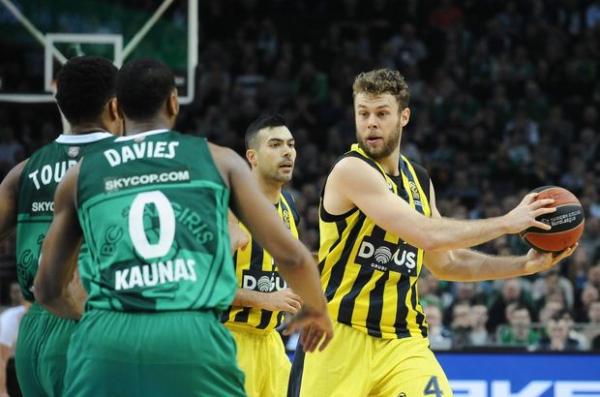 Ξανά στον τελικό η Φενέρμπαχτσε, 76-67 την Ζαλγκίρις Κάουνας