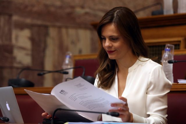 Αχτσιόγλου: Αύξηση κατώτατου μισθού και επαναφορά συλλογικών συμβάσεων μετά τον Αύγουστο