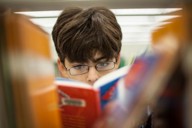 ΣΥΡΙΖΑ: Σημαντική νίκη η επαναφορά της ενιαίας τιμής βιβλίου