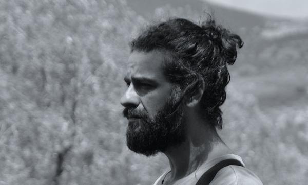 Ο Ντέλλας εκπαιδεύει το κοινό στο αρχαίο δράμα