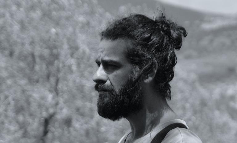 Ο Ντέλλας εκπαιδεύει το κοινό στο αρχαίο δράμα