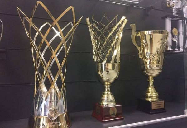 Στα γραφεία της ΑΕΚ το τρόπαιο του Champions League [Εικόνα]