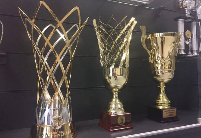 Στα γραφεία της ΑΕΚ το τρόπαιο του Champions League [Εικόνα]